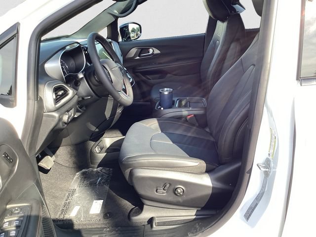 New 2027 Chrysler Pacifica Select AWD/4WD image 10