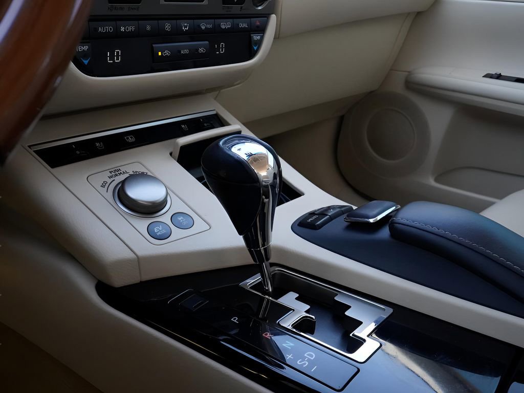 Used 2013 Lexus ES 300h w/ Luxury Pkg image 34