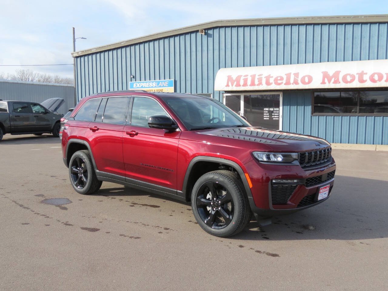 New 2026 Jeep Grand Cherokee Limited w/ Limited Altitude Package AWD/4WD image 2
