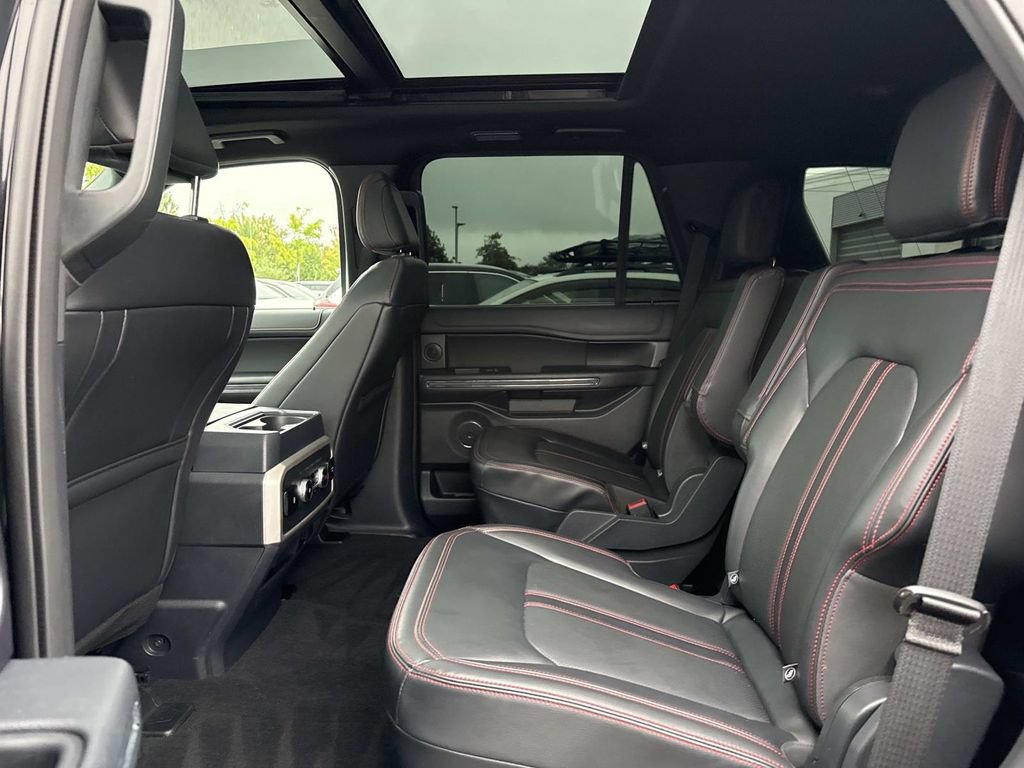 Used 2024 Ford Expedition Limited AWD/4WD image 11