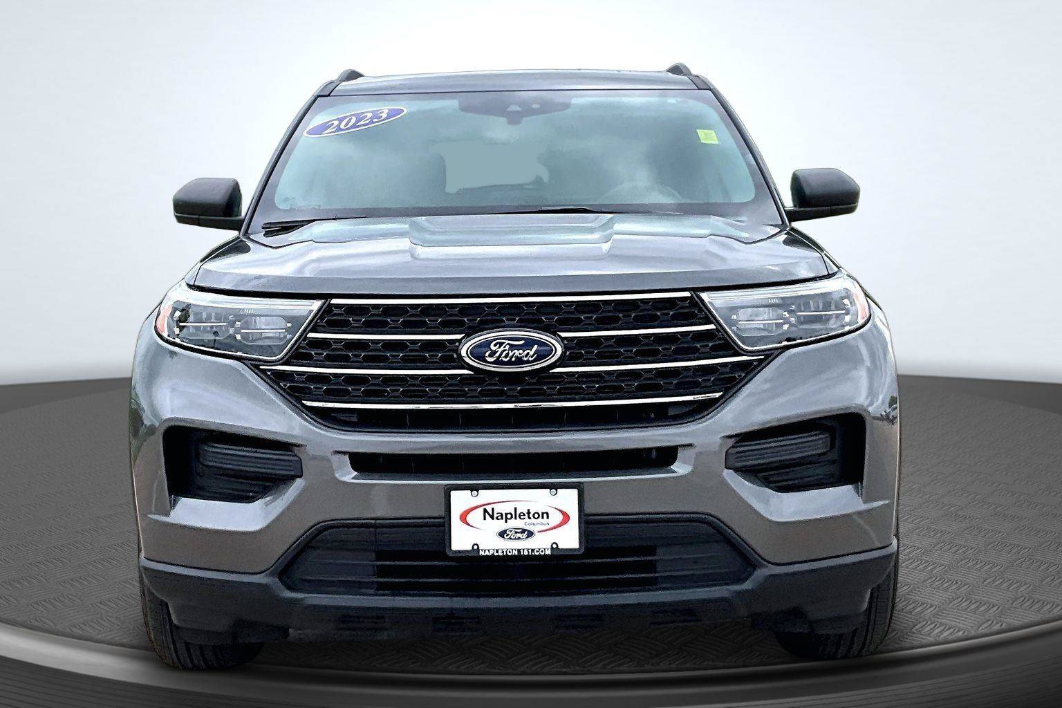 Used 2023 Ford Explorer XLT AWD/4WD image 3