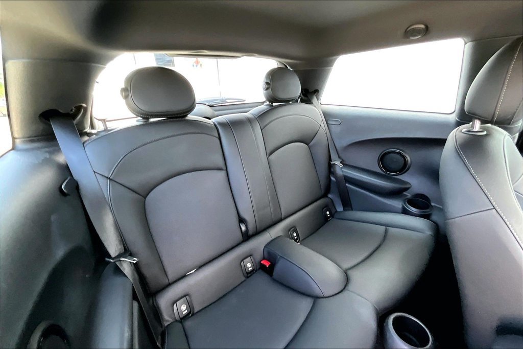 Used 2019 MINI Cooper 2-Door Hardtop w/ Signature Upholstery Package FWD image 23