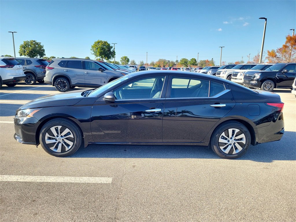 Used 2025 Nissan Altima 2.5 S image 7