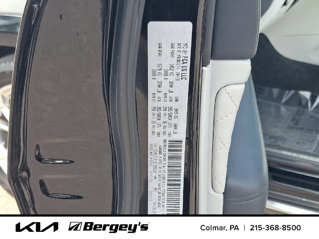 Used 2019 Jeep Grand Cherokee Summit AWD/4WD image 29