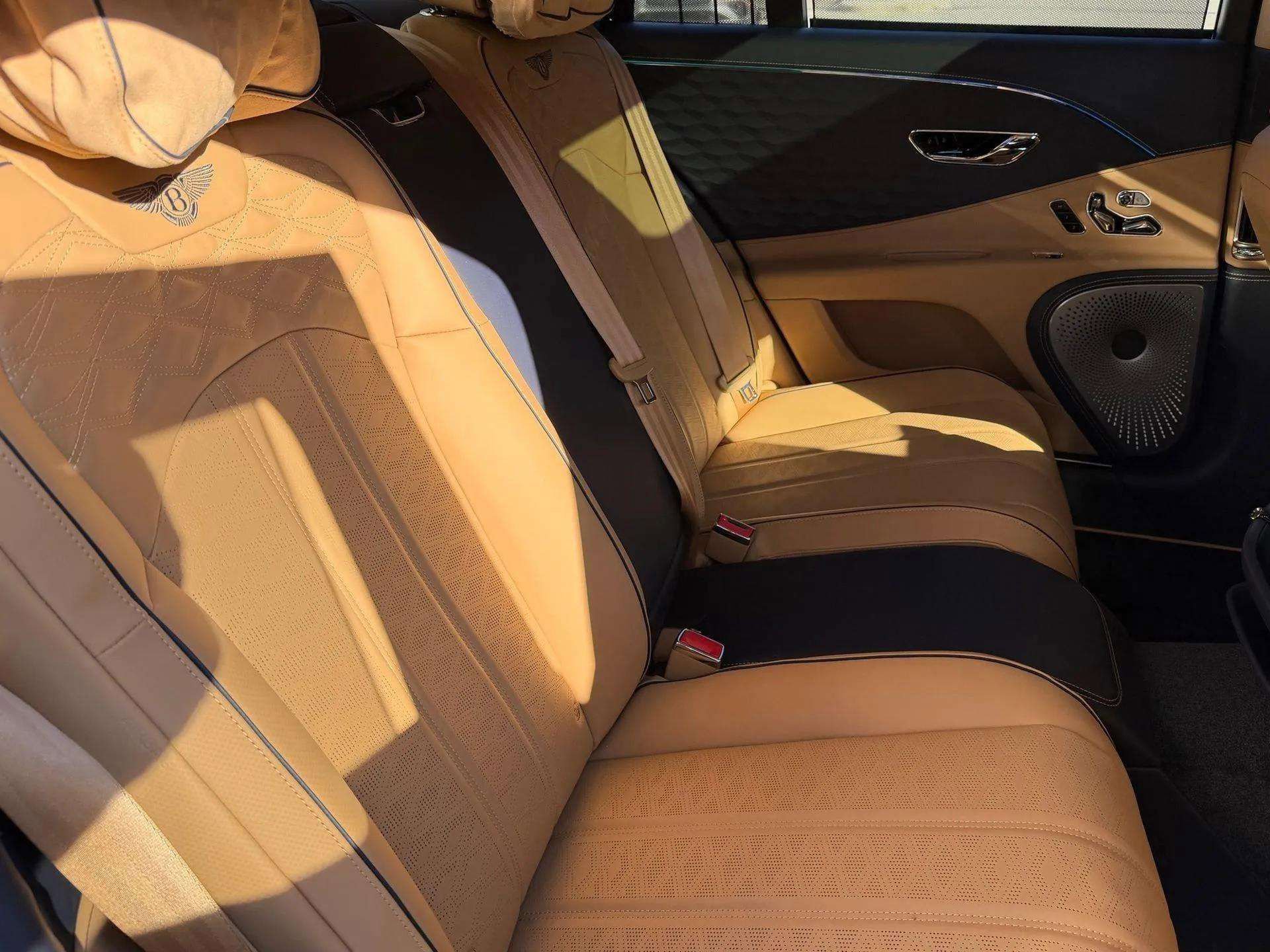 Used 2025 Bentley Flying Spur Plug-In Hybrid image 29