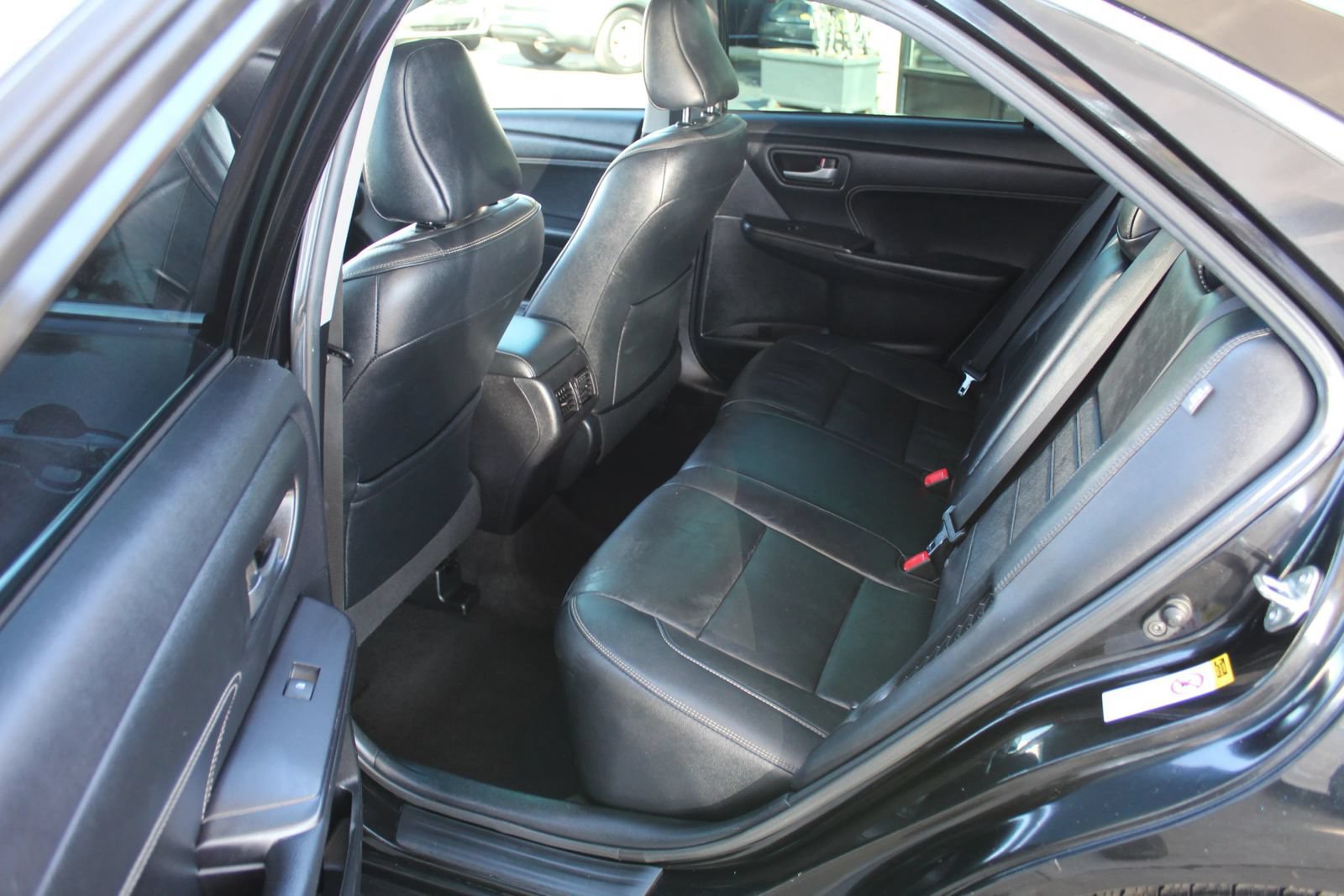 Used 2015 Toyota Camry XLE w/ Moonroof Package FWD image 12