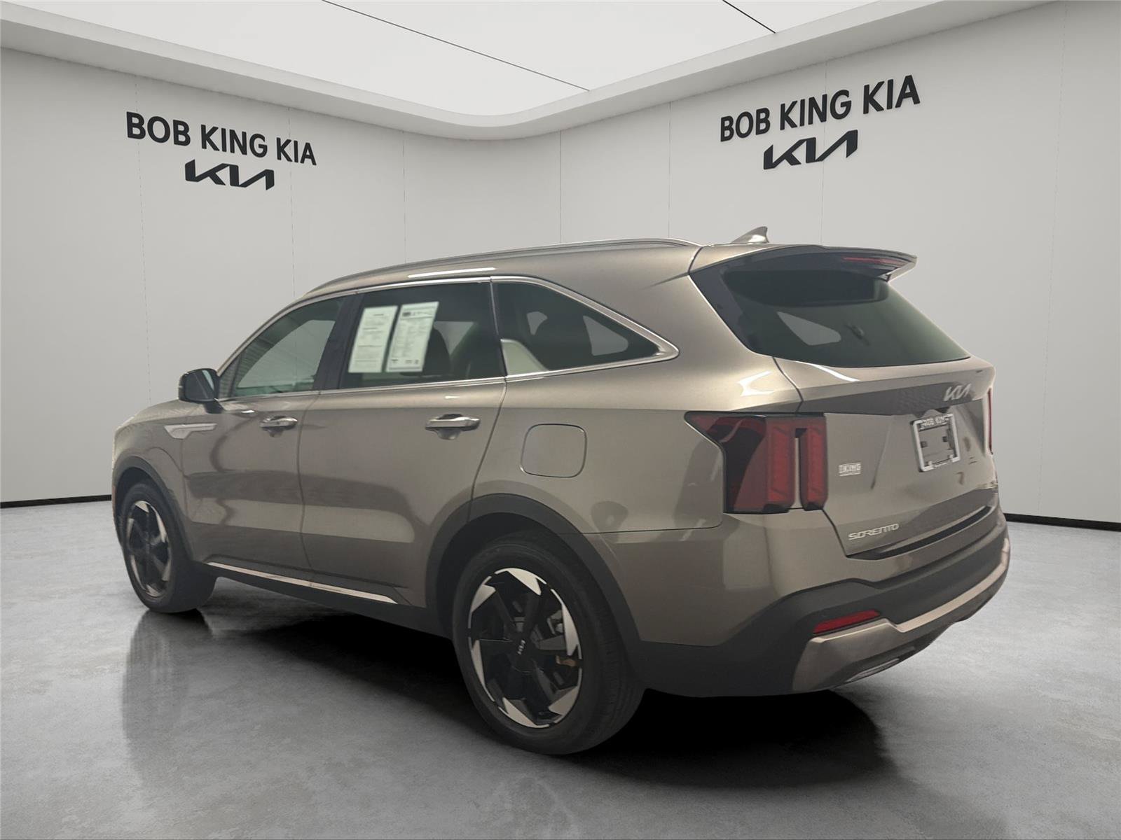 Used 2025 Kia Sorento EX AWD/4WD image 3