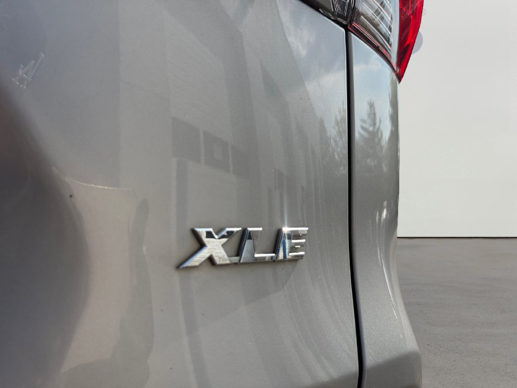 Used 2024 Toyota RAV4 XLE FWD image 31
