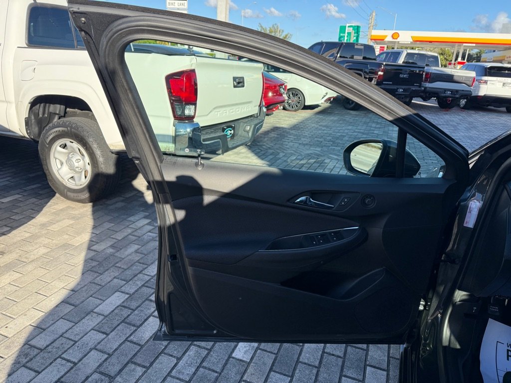 Used 2019 Chevrolet Cruze LT w/ Convenience Package image 40