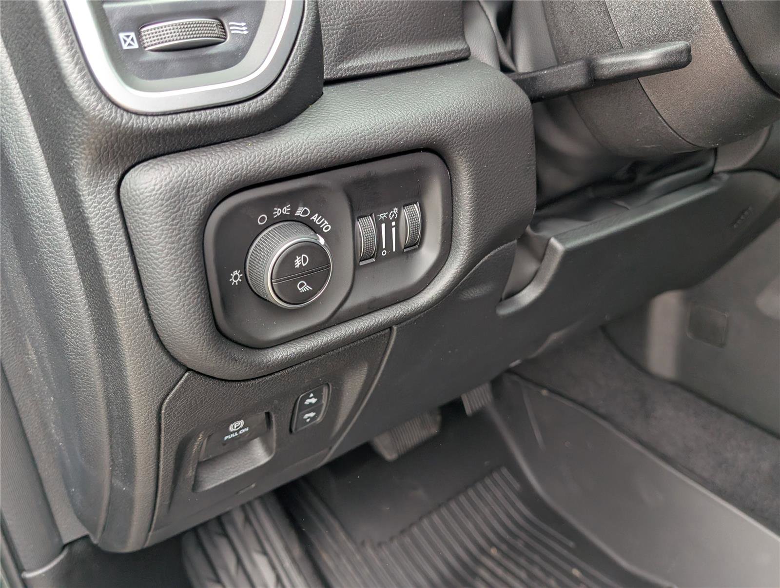 New 2026 RAM 1500 Big Horn AWD/4WD image 18