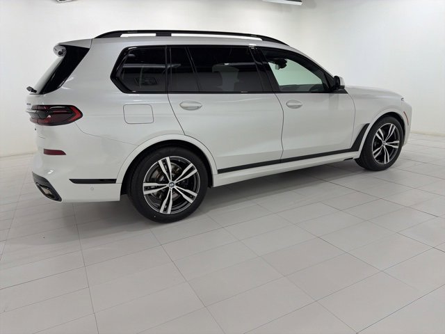 Certified 2024 BMW X7 xDrive40i w/ M Sport Package image 6