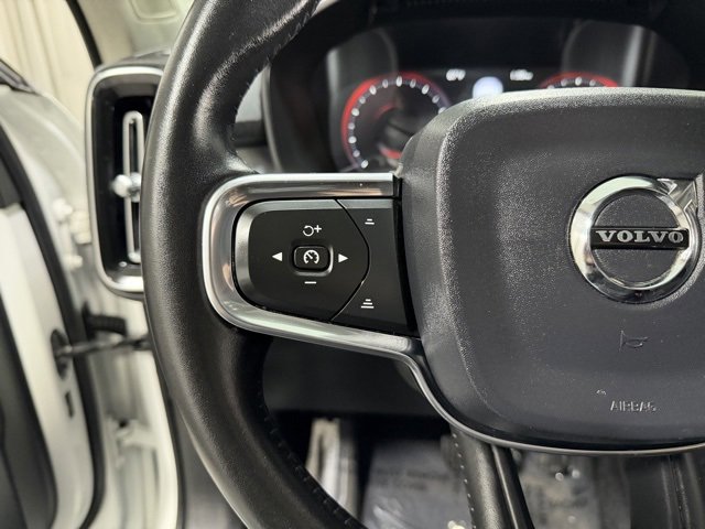 Used 2020 Volvo XC40 T5 Momentum w/ Premium Package image 18