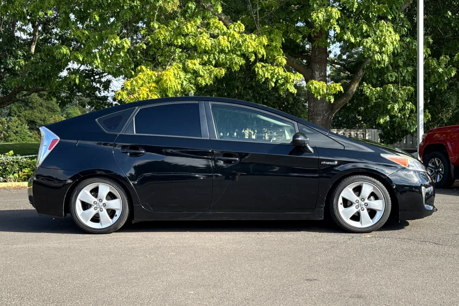 Used 2015 Toyota Prius Five FWD image 8