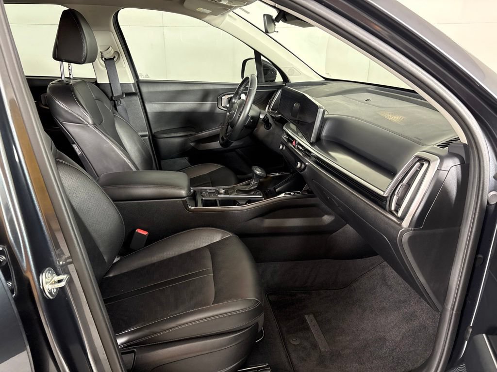 Used 2024 Kia Sorento S FWD image 16