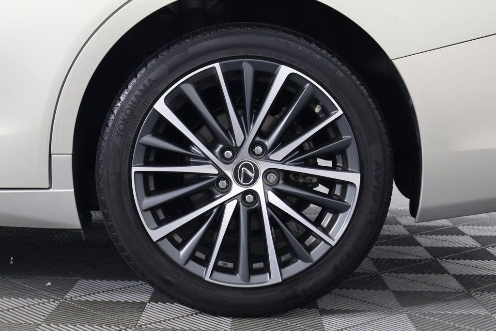 Certified 2023 Lexus ES 300h w/ Premium Package image 16