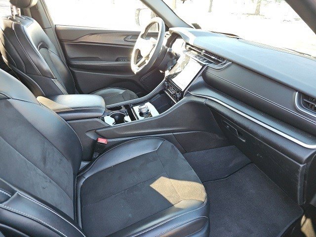 Used 2023 Jeep Grand Cherokee L Laredo image 11