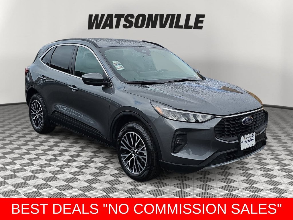Used 2025 Ford Escape SE FWD 360° Tour