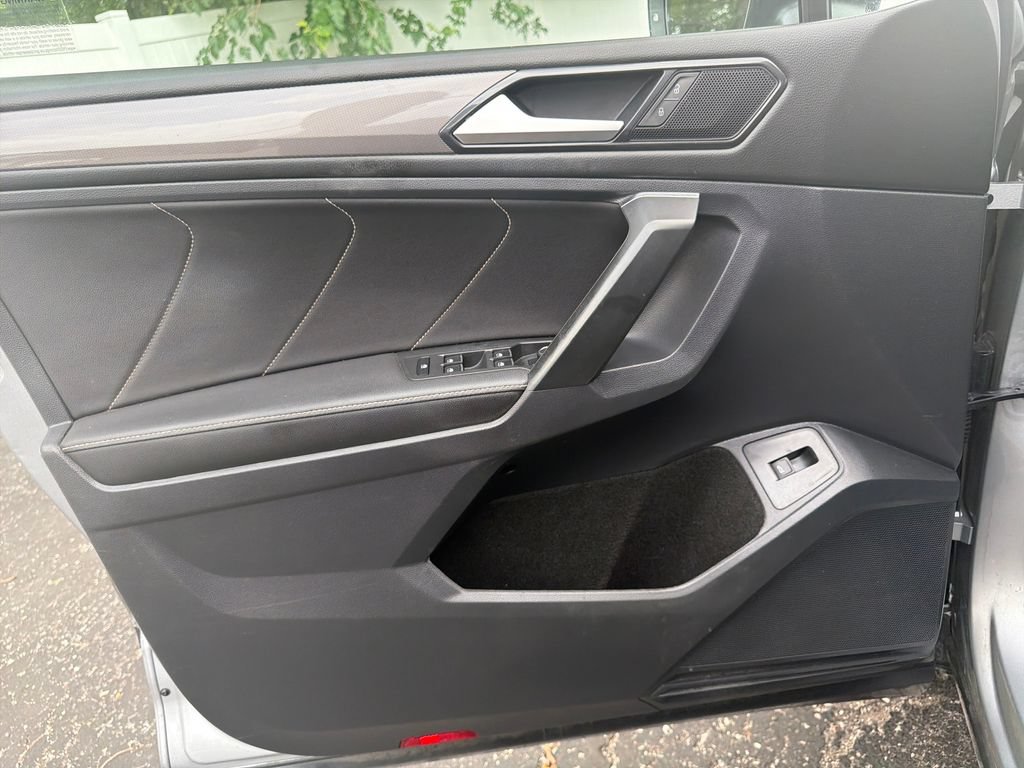Used 2023 Volkswagen Tiguan SE w/ Panoramic Sunroof Package FWD image 23