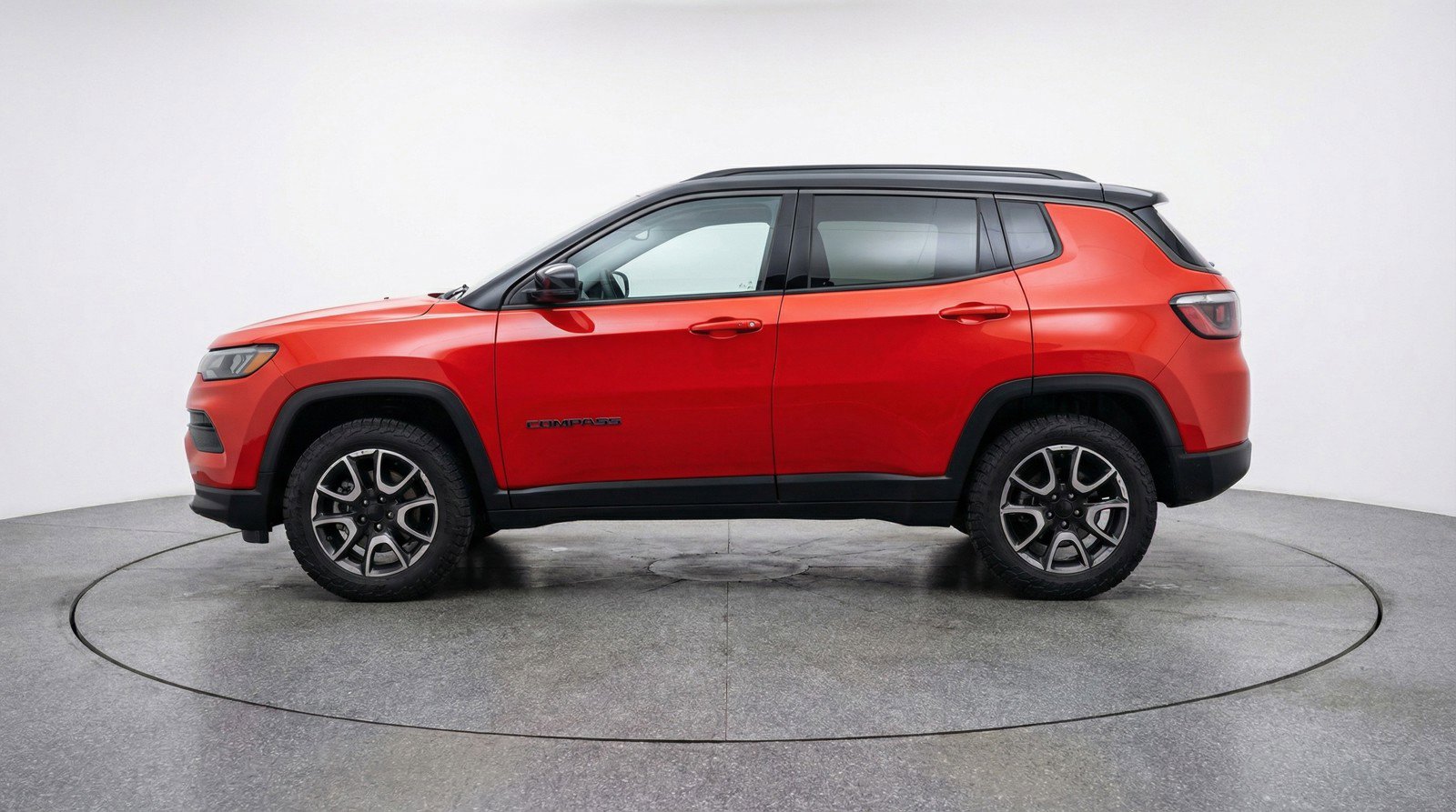 Used 2025 Jeep Compass Trailhawk image 5