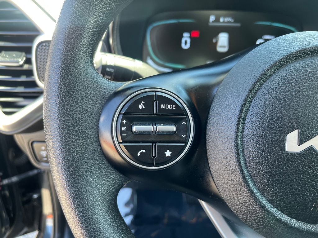 Used 2025 Kia Soul LX w/ LX Technology Package FWD image 27