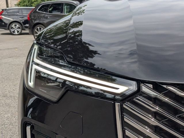 New 2025 Volvo XC90 B5 Plus w/ Protection Package Premier image 11
