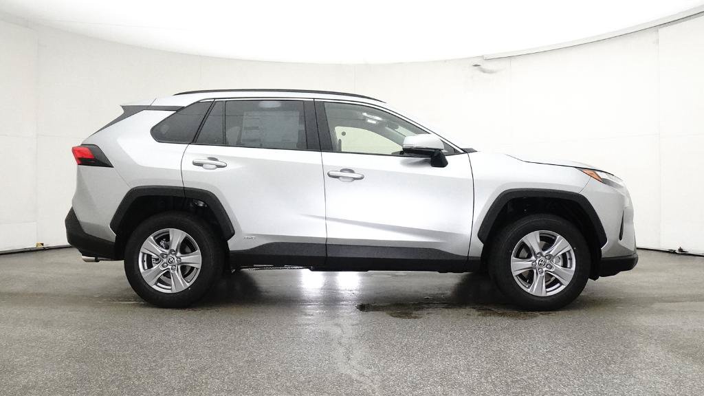 New 2025 Toyota RAV4 XLE AWD/4WD image 30