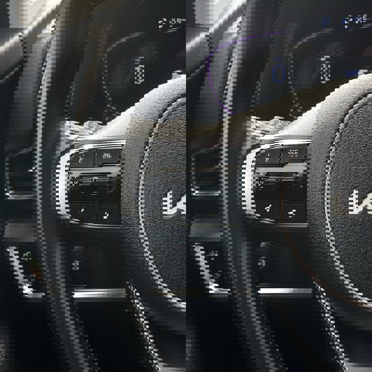 Used 2025 Kia Sportage EX w/ Premium Package image 13