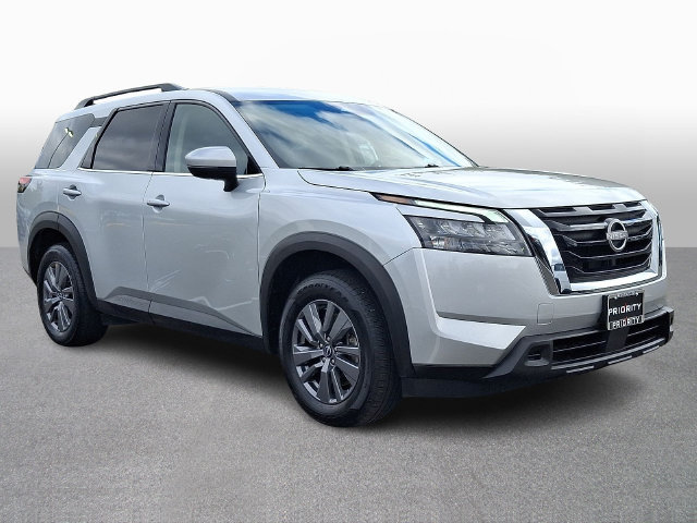 Used 2024 Nissan Pathfinder SV AWD/4WD image 3
