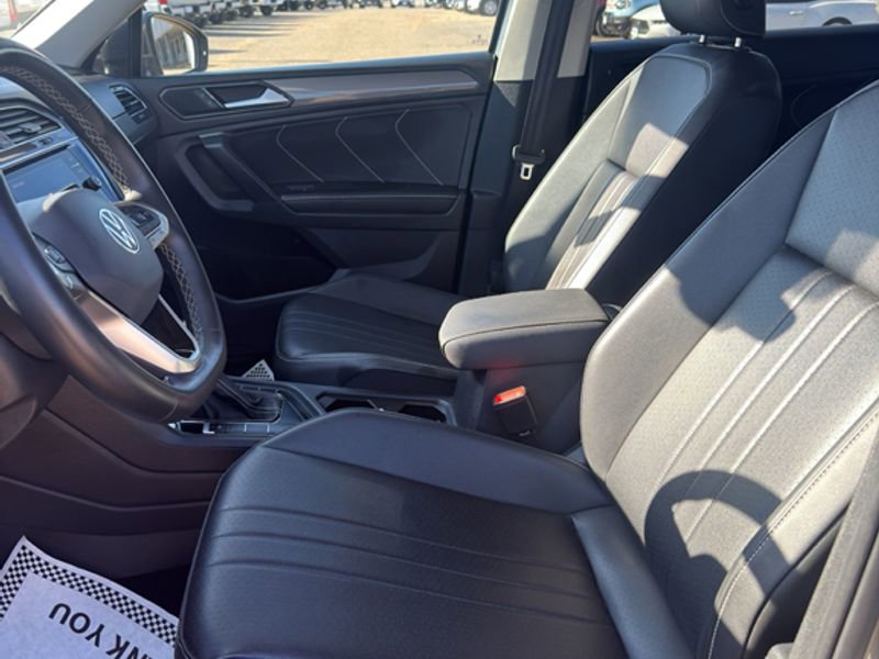 Used 2024 Volkswagen Tiguan SE image 25