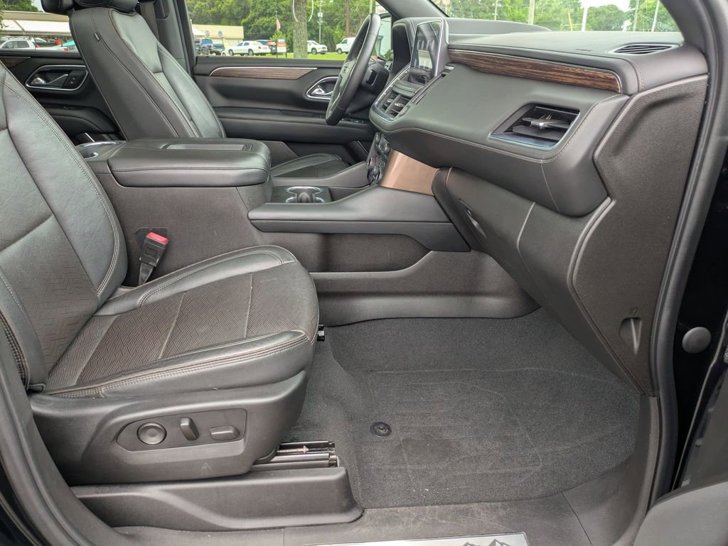 Used 2021 Chevrolet Tahoe High Country w/ Premium Package AWD/4WD image 26