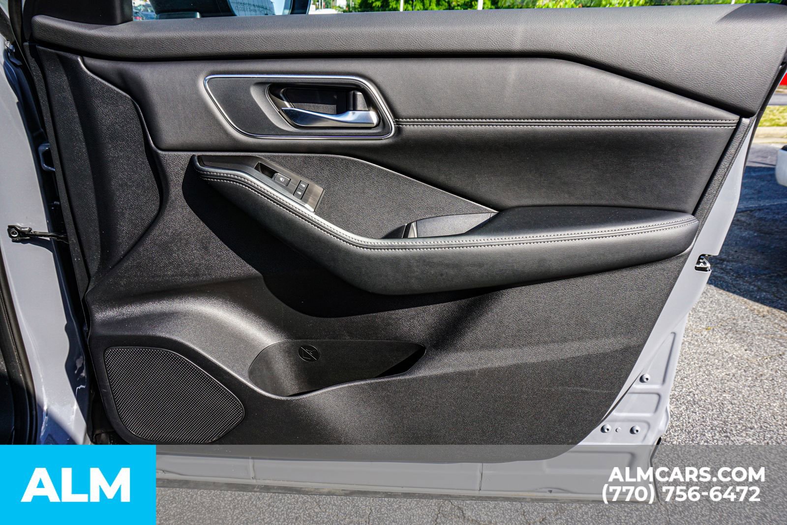 Used 2025 Nissan Rogue Platinum FWD image 52
