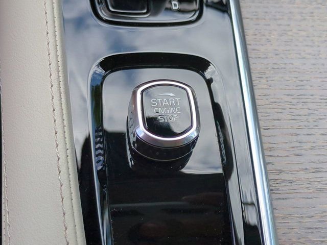 Used 2025 Volvo XC90 B5 Plus w/ Protection Package Premier AWD/4WD image 26