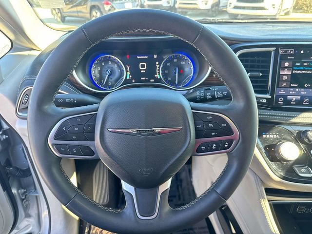 Used 2023 Chrysler Pacifica Limited image 30