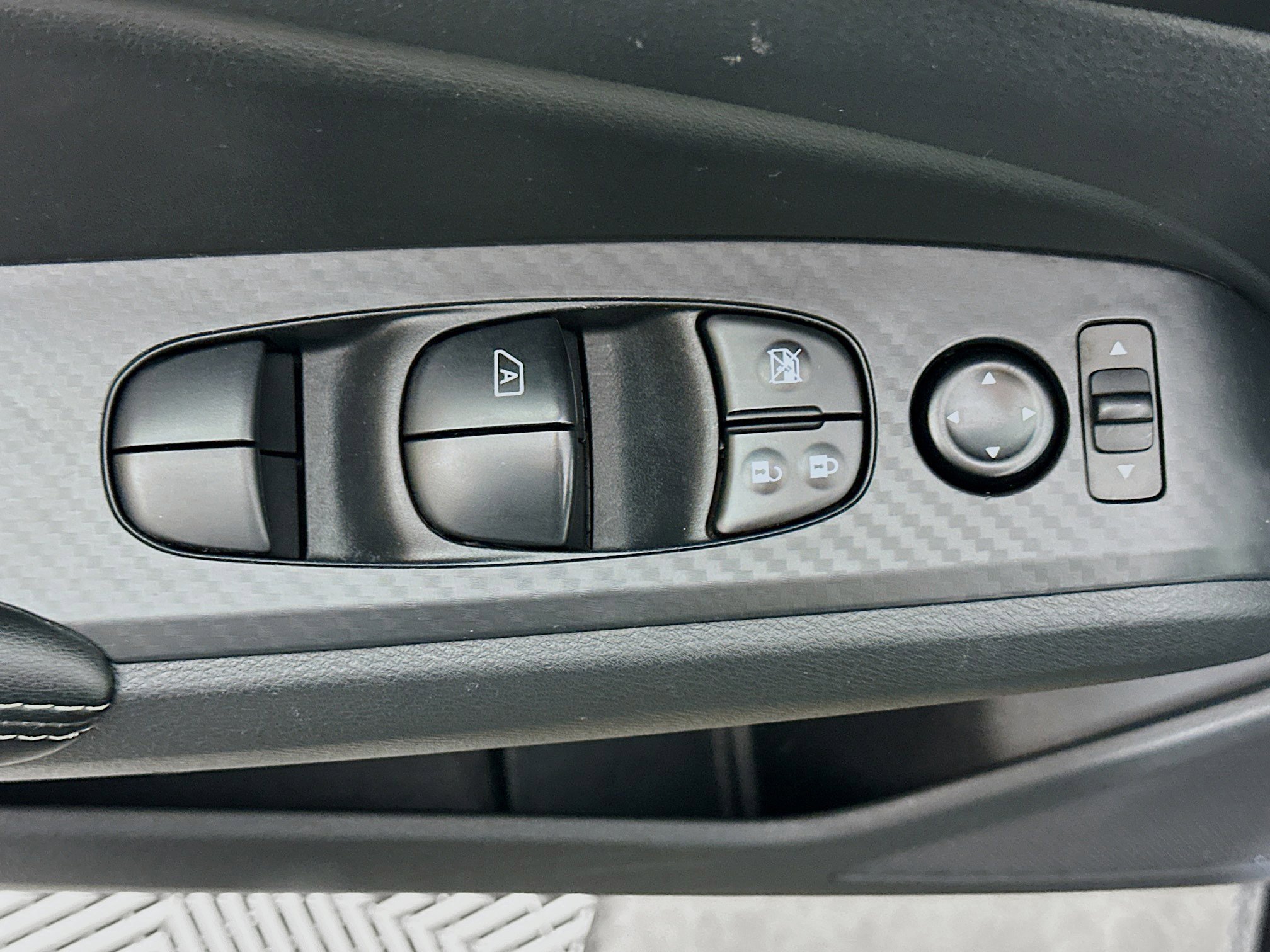 Used 2025 Nissan Altima 2.5 SV image 15