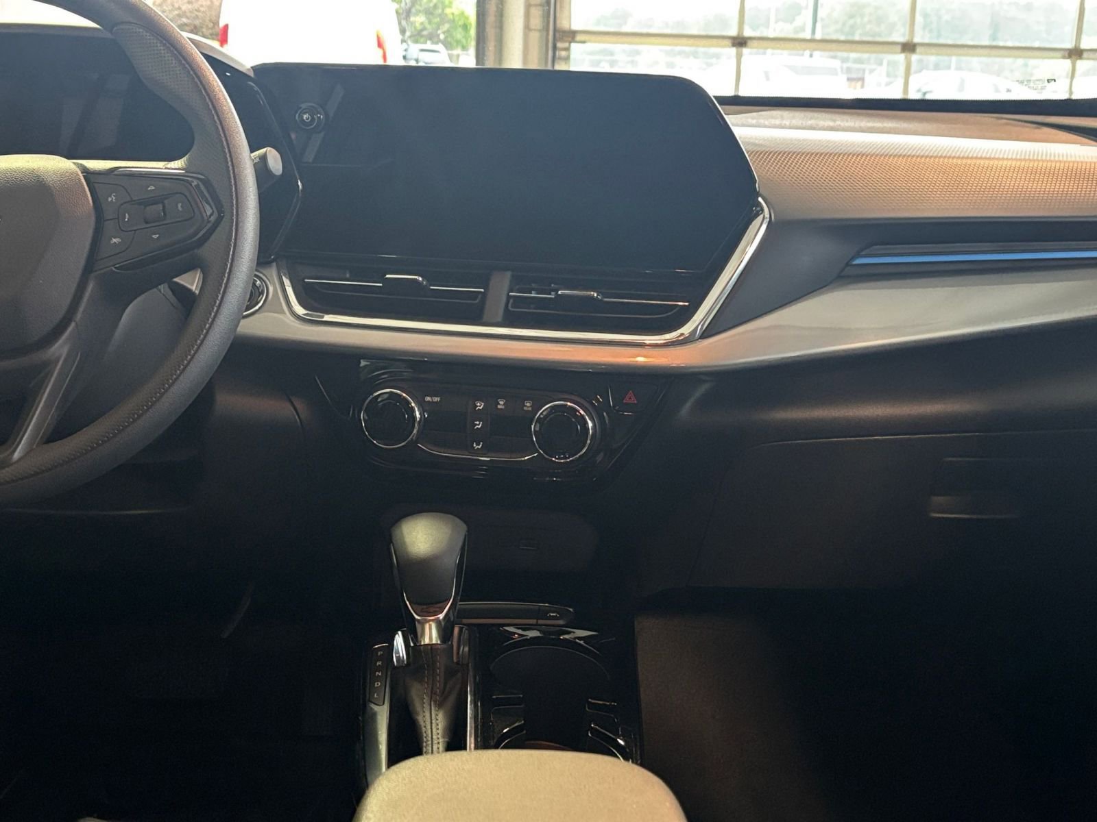 Used 2025 Chevrolet Trax LT FWD image 17