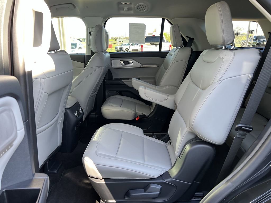 Used 2026 Ford Explorer Active w/ Active Comfort Package RWD image 22