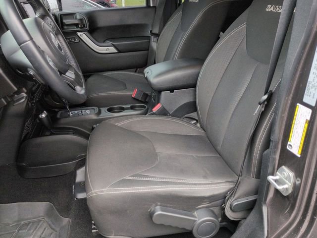 Used 2016 Jeep Wrangler Unlimited Sahara w/ Connectivity Group image 11