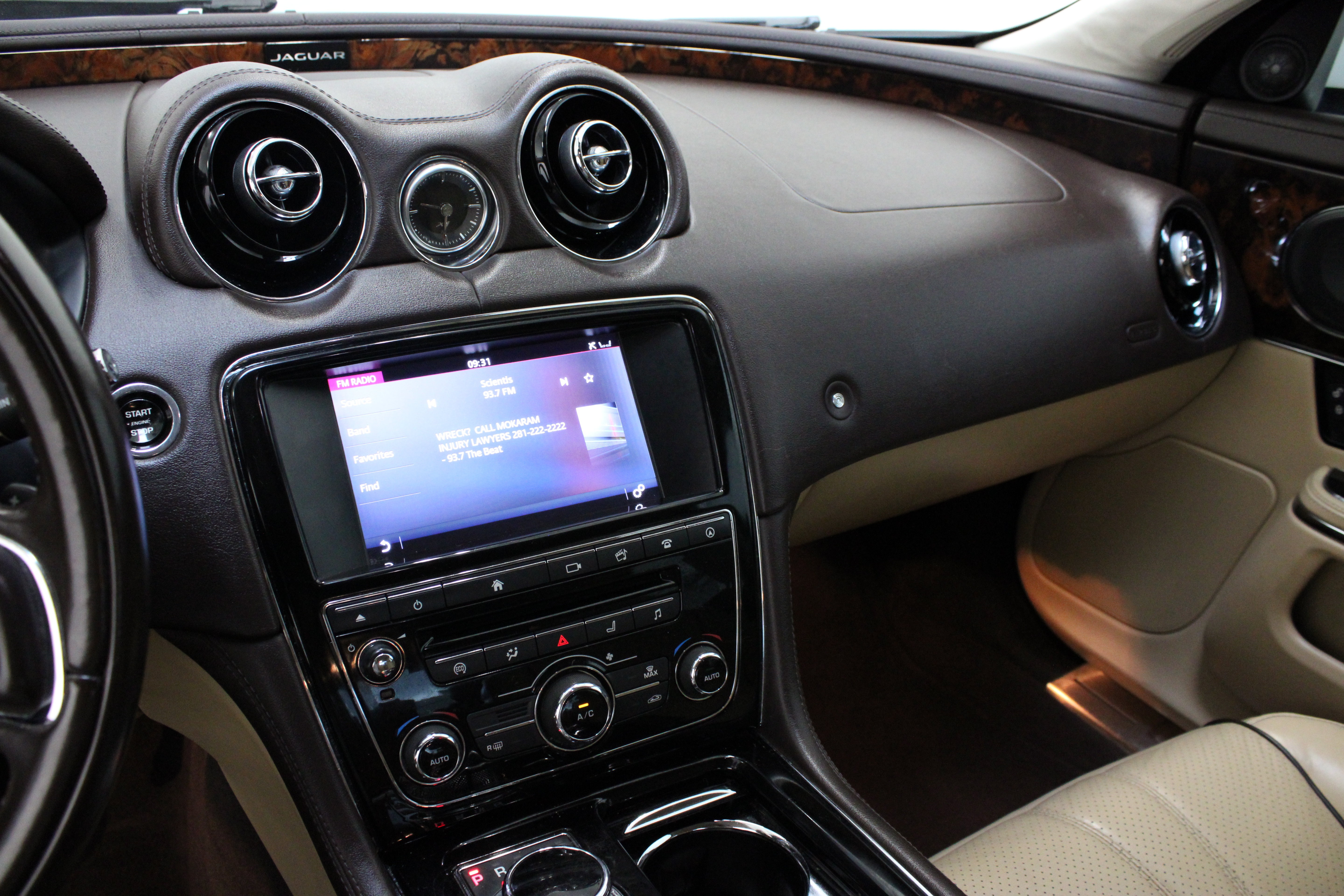 Used 2016 Jaguar XJ R-Sport RWD image 16