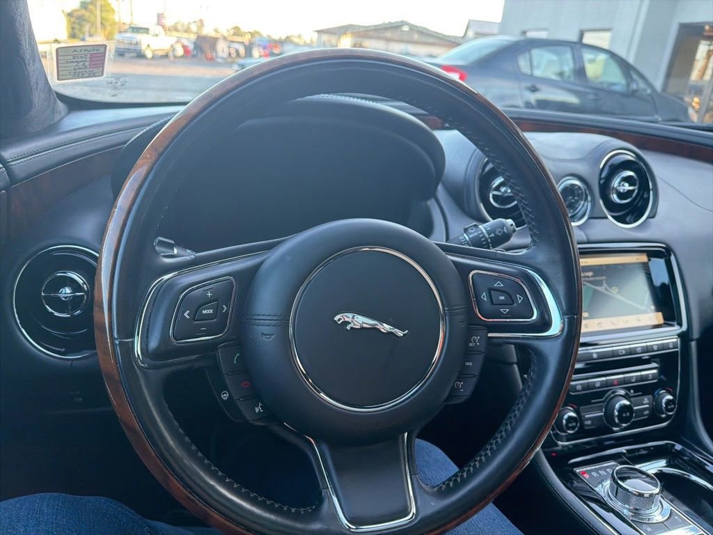 Used 2018 Jaguar XJ L Portfolio image 21