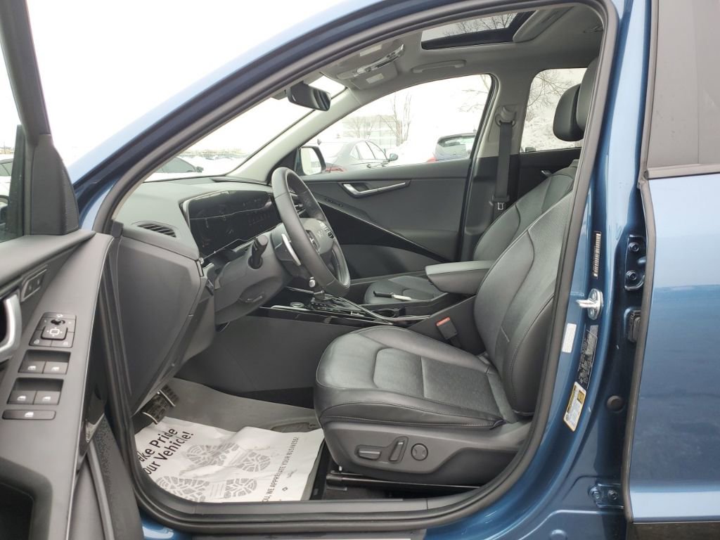 Used 2023 Kia Niro SX Touring image 35