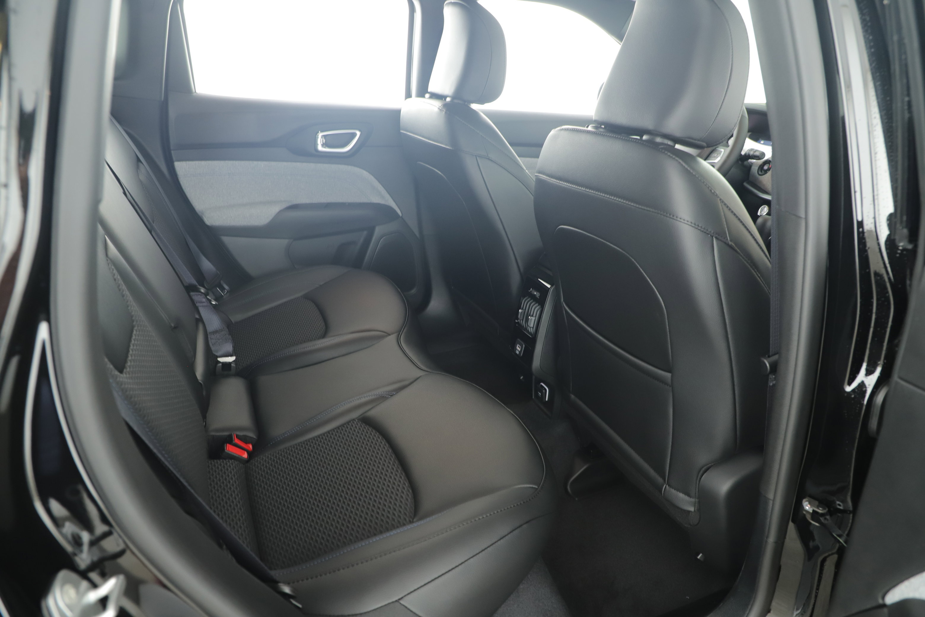 New 2026 Jeep Compass Latitude image 23