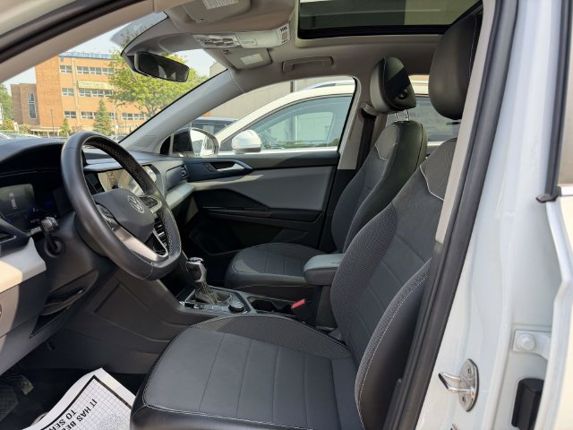 Used 2023 Volkswagen Taos SE w/ Panoramic Sunroof Package AWD/4WD image 18