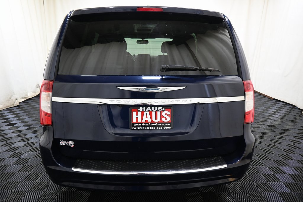 Used 2013 Chrysler Town & Country Touring image 13