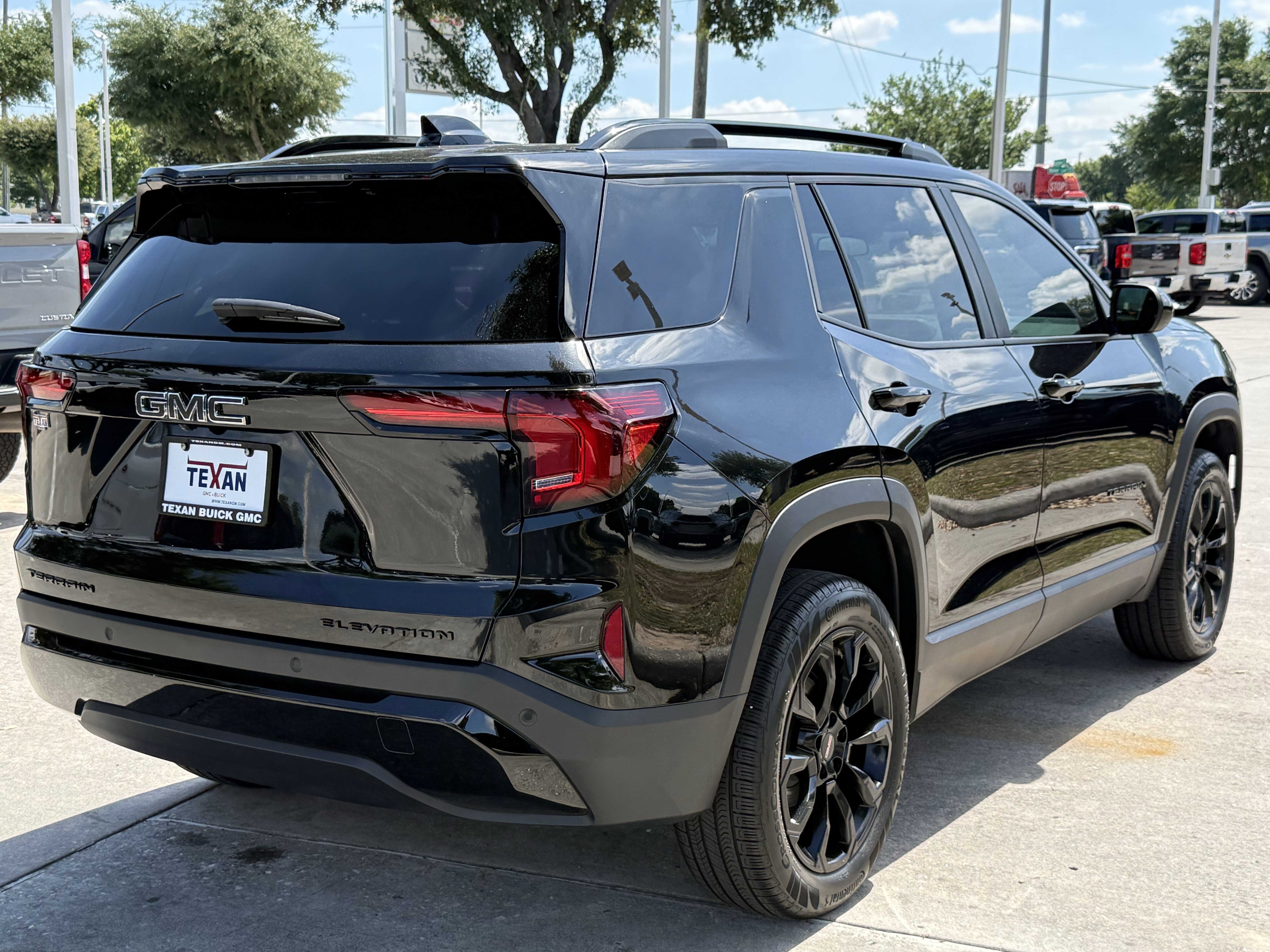 Used 2026 GMC Terrain Elevation w/ Elevation Premium Package FWD image 5