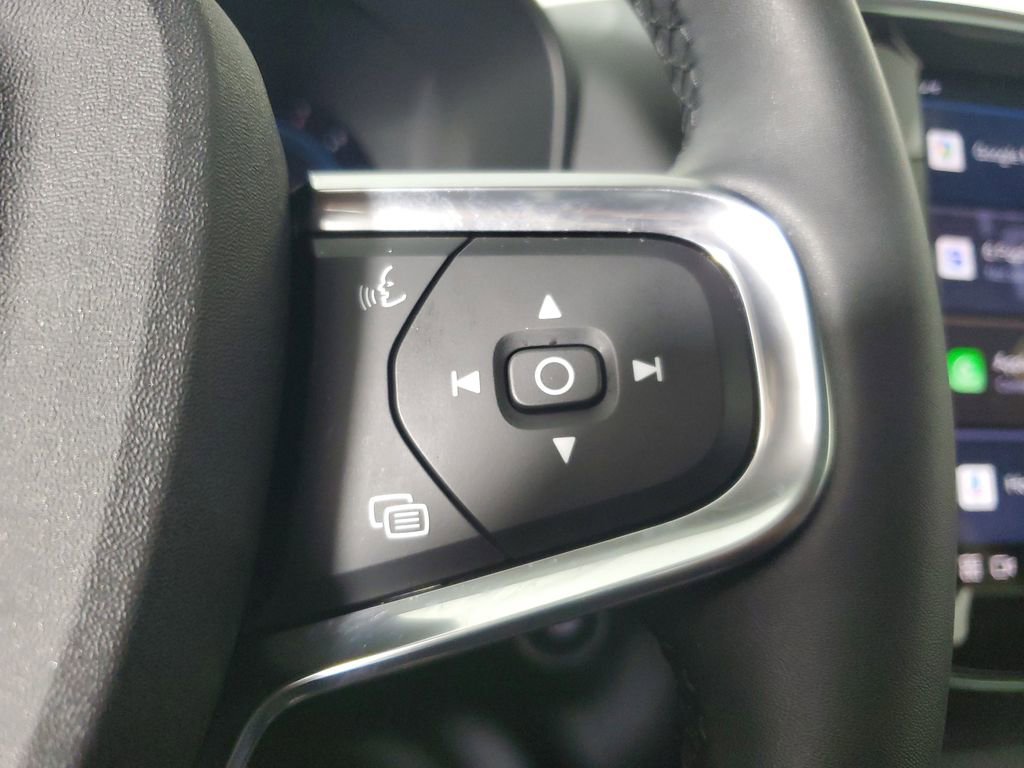 Certified 2023 Volvo XC40 B5 Plus w/ Protection Package Premier image 28