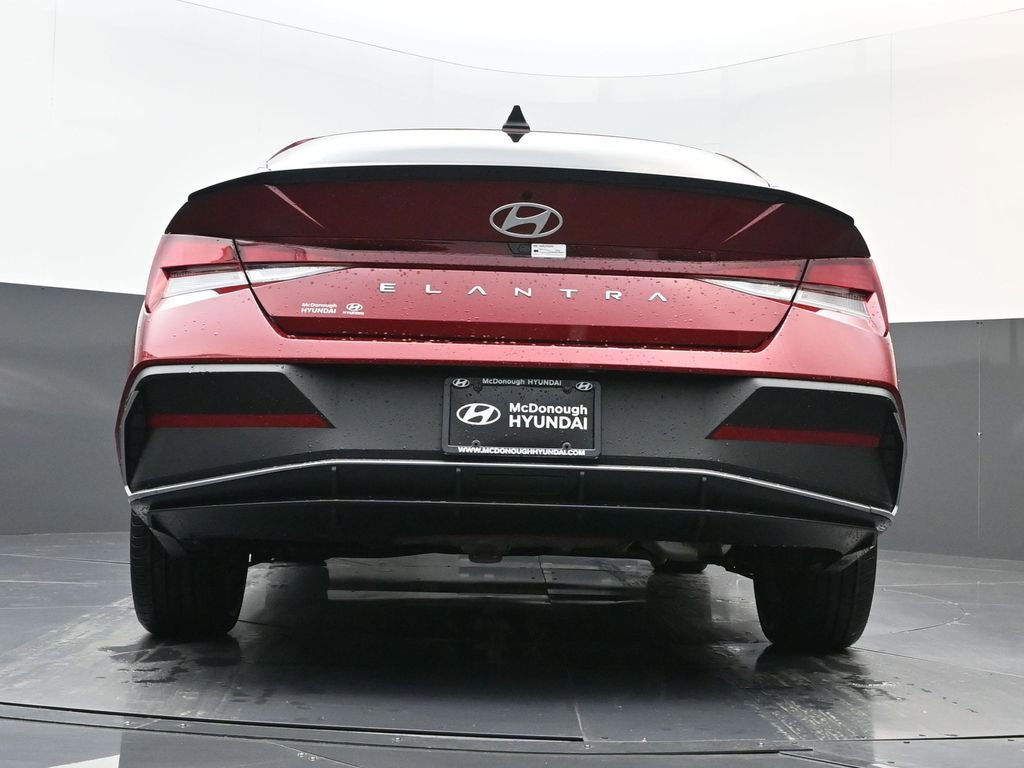 Certified 2025 Hyundai Elantra Sport image 17
