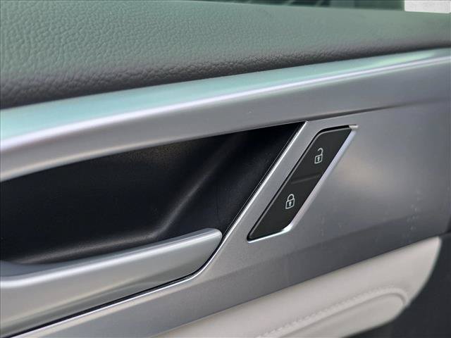 New 2026 Volkswagen Taos SE FWD image 6