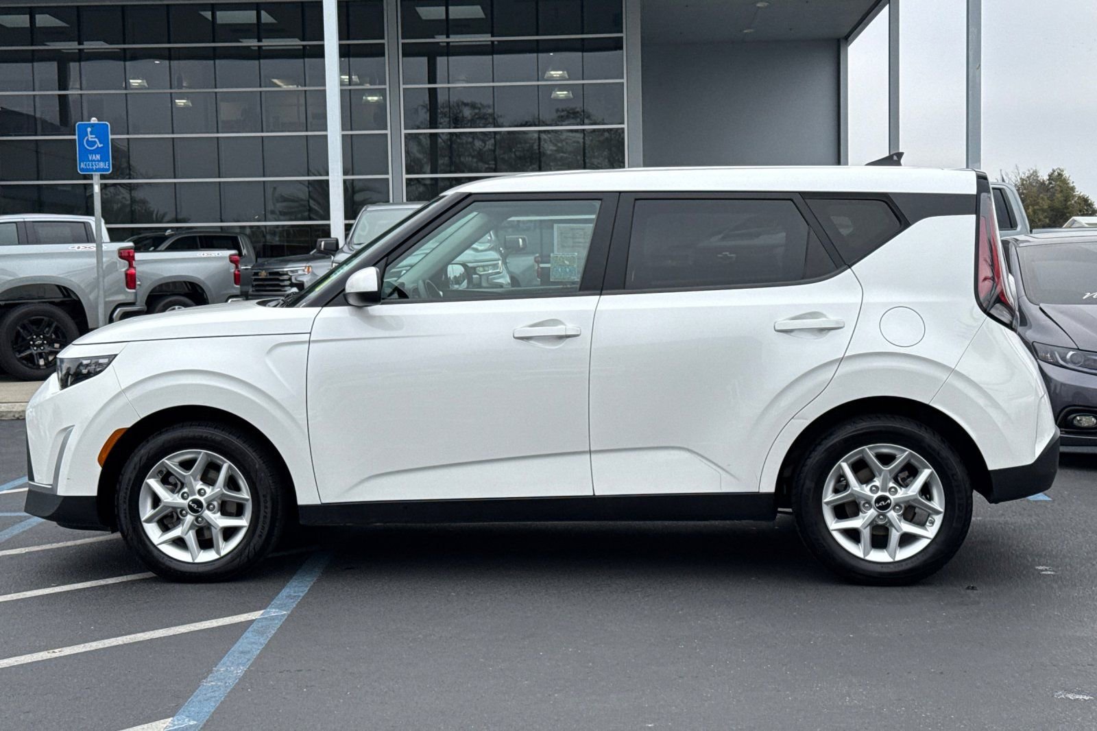 Used 2023 Kia Soul LX w/ LX Technology Package image 6