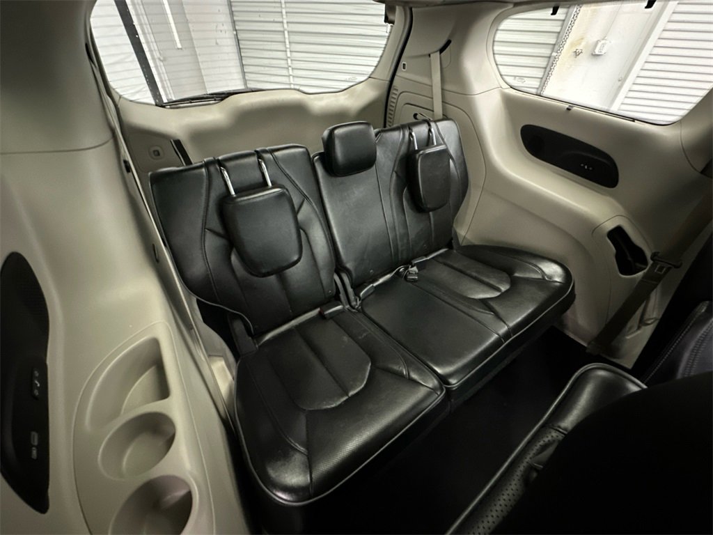 Used 2017 Chrysler Pacifica Limited w/ UConnect Theater Package image 18