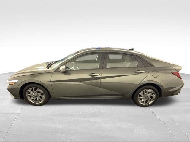 Used 2024 Hyundai Elantra SEL FWD image 6